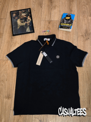 Stone Island Tricou polo negru cu guler cu dungi albe pentru barbati.